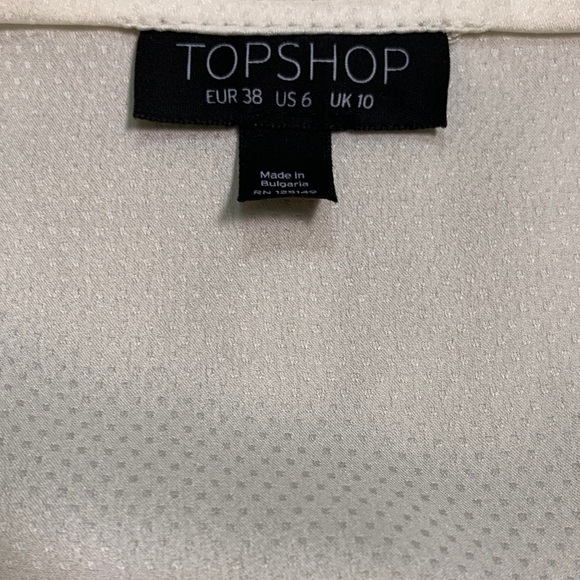 Topshop Women’s Button Cropped Long Sleeve Peplum Blouse Ivory Satin Size US‎ 6 - Picture 6 of 8